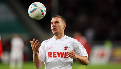 开云体育官网-德甲推出全新观众体验套餐，推动足球文化多元发展，德甲表演赛