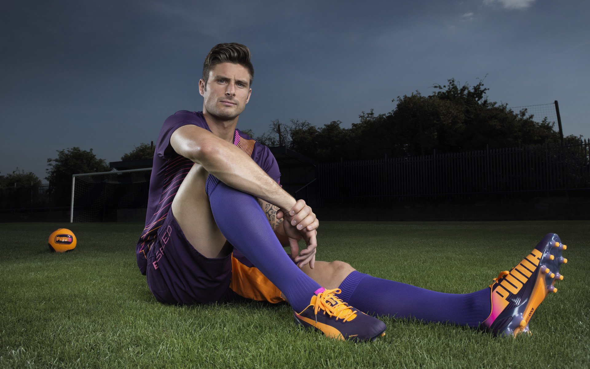 “球场大咖秀:明星球员的非凡绝技”,球星打比赛